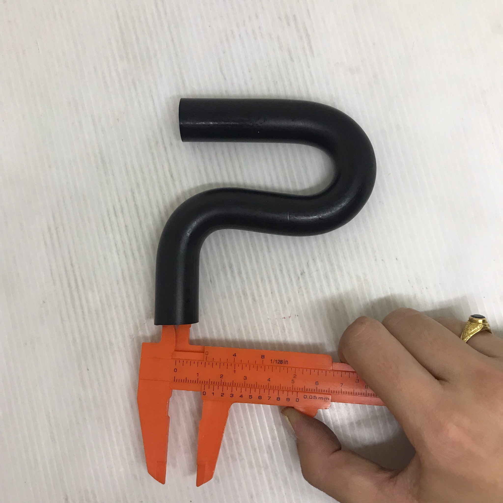 ท่อหายใจ TOYOTA LH112 โตโยต้า ไฮเอท หัวจรวด รูใน 13 mm. เบอร์ W142255 / 12261-54130 ยี่ห้อ DKR