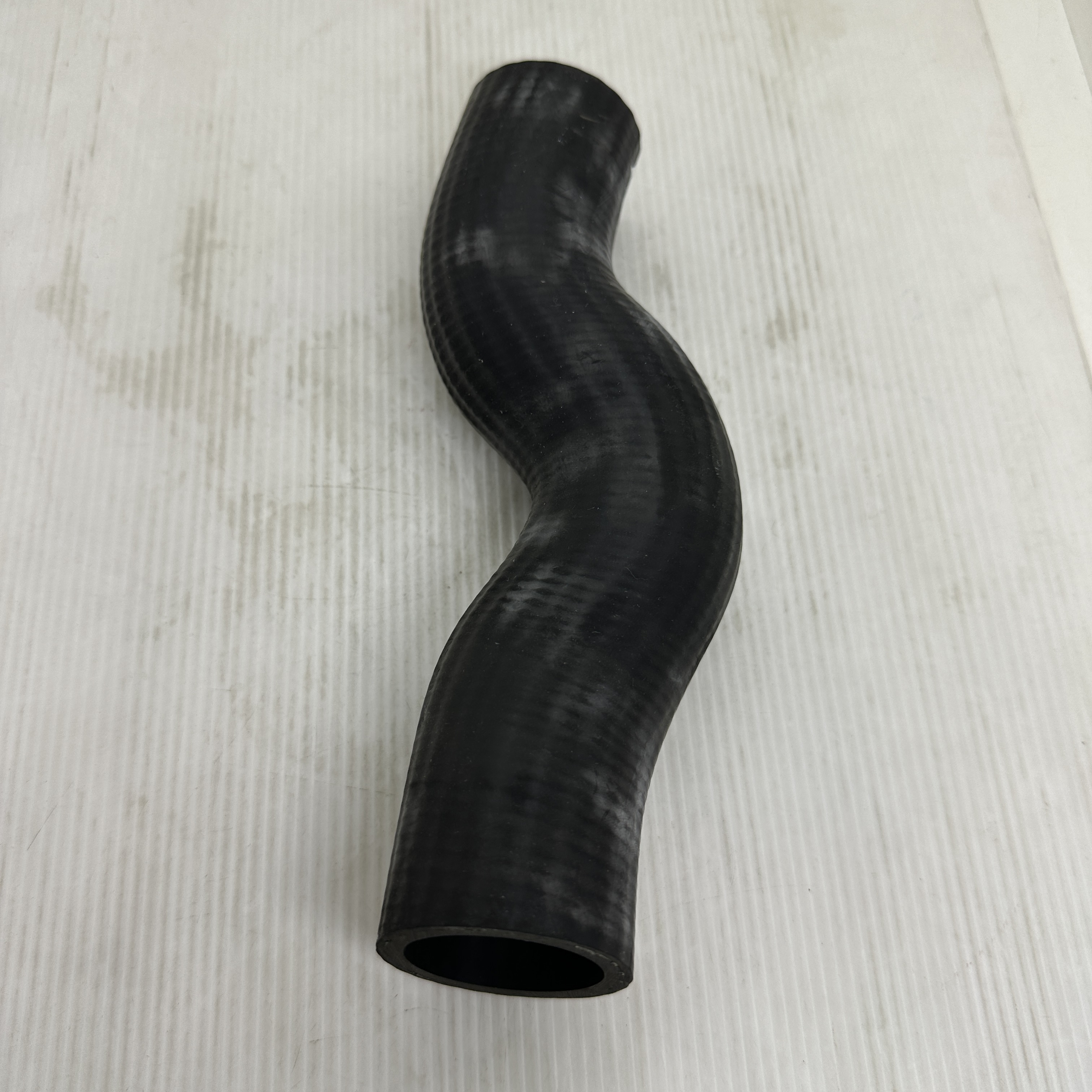 (แท้ศูนย์) ท่อยางหม้อน้ำ บน - ล่าง ISUZU TFR 3.0 / DMAX 3.0 4JH1 อีซูซุ ดีแม๊ค เบอร์ 8-98003994-0 / 8-97913757-0 ยี่ห้อ ISUZU / UPPER AND LOWER RADIATOR HOSE