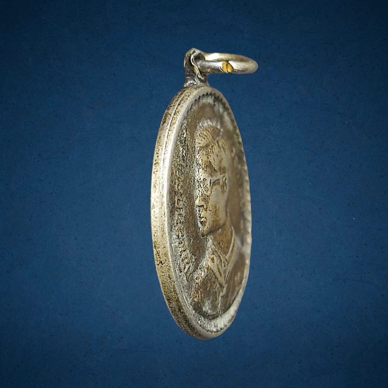 เหรียญ ร.9 หลังลูกเสือ ( พระราชทานลูกเสือ สว. ) 9หางสั้น นิยม ปี 2505 เนื้ออัลปาก้า