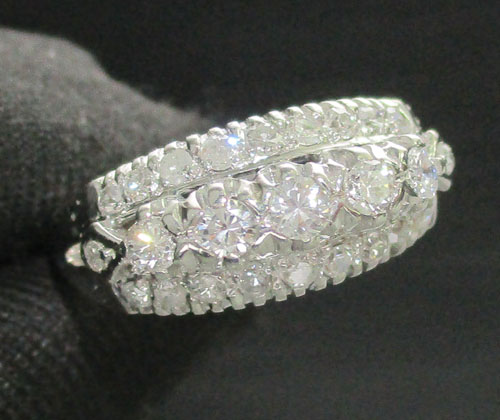 รหัส 47498 แหวน เพชรแถวชู 5/0.20 ct ฝังเพชรกุหลาบ 20/0.20 ct งานทองขาวโบราณ(ปาหะ) นน. 4.52 g