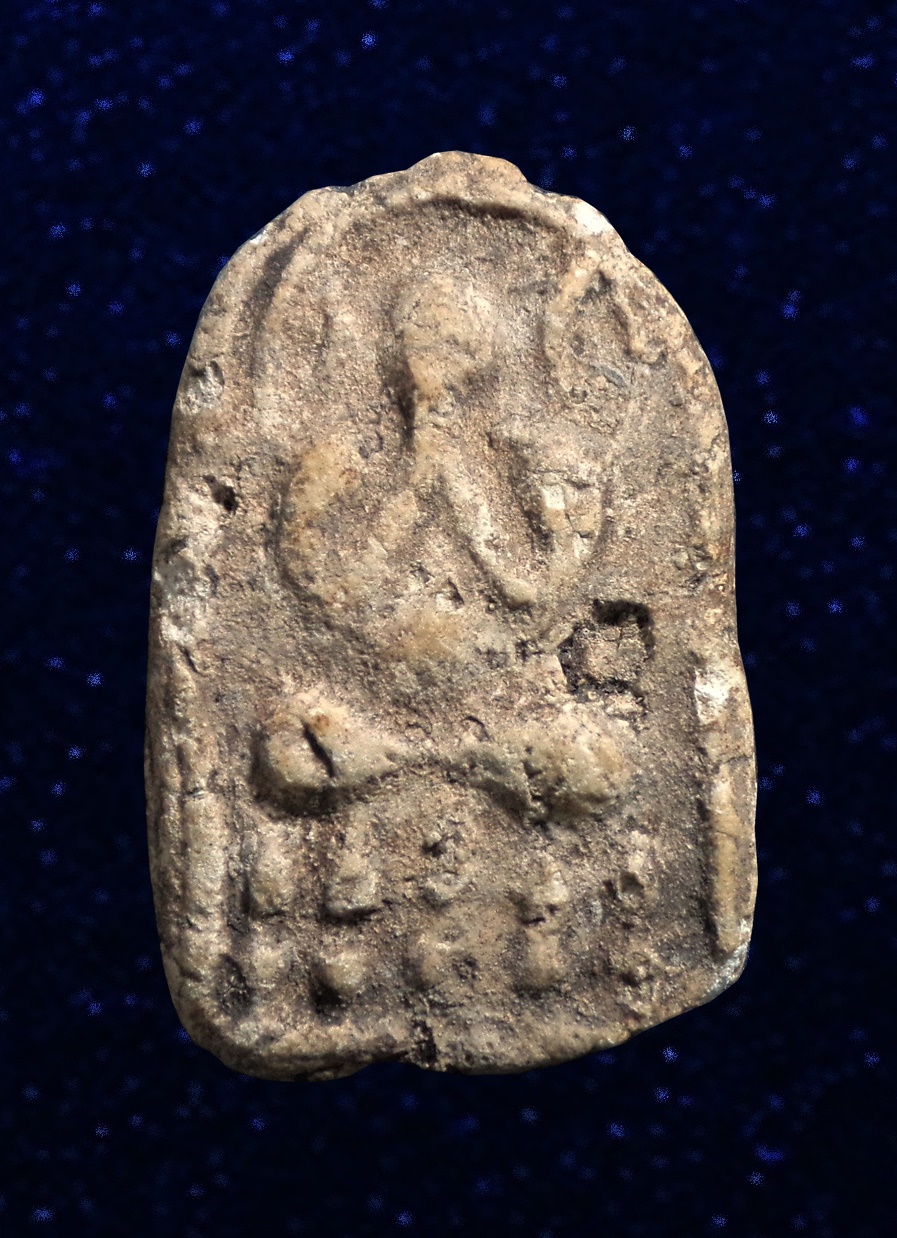 พระปิดตา ฐานบัว เล็บมือ เนื้อผงเก่า