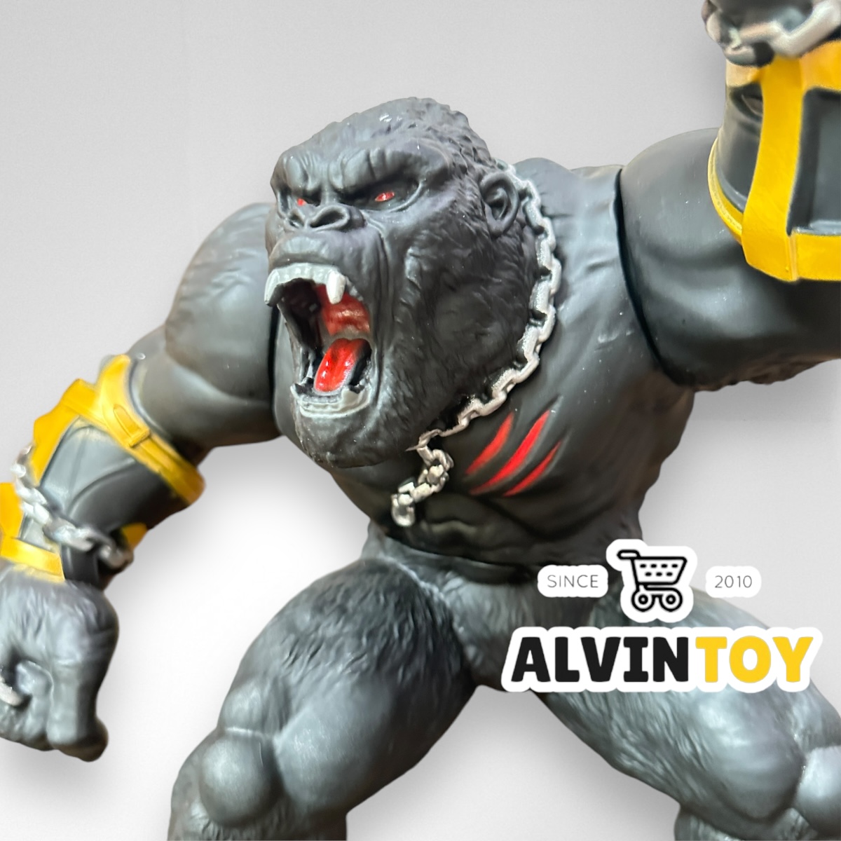 โมเดล ลิงกอริลลา คิงคอง ตัวใหญ่ เกาะแขนพันโซ่ Gorilla Kingkong ขนาดความสูง 26 cm. งานสวยสมจริง ขยับจุดได้