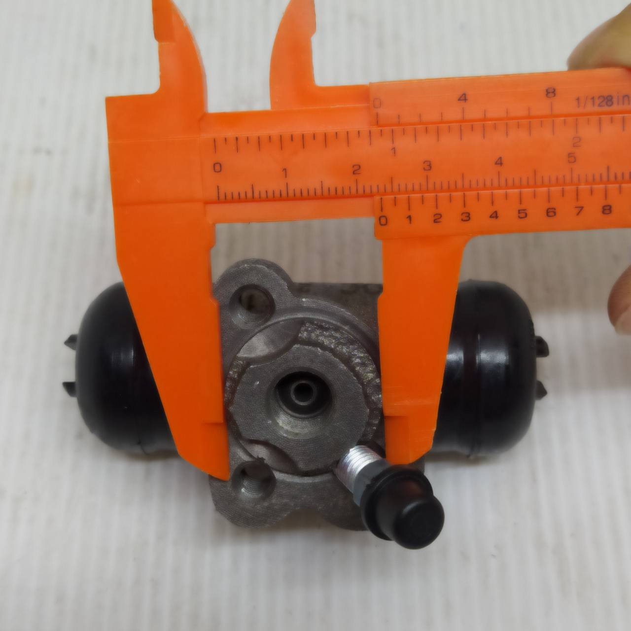 กระบอกเบรคหลัง TOYOTA SOLUNA AL50 / โตโยต้า โซลูน่า / ข้างซ้าย (LH) / ขนาด (11/16) / เบอร์ WTT-357 / ยี่ห้อ BOC (Brake Wheel Cylinder)