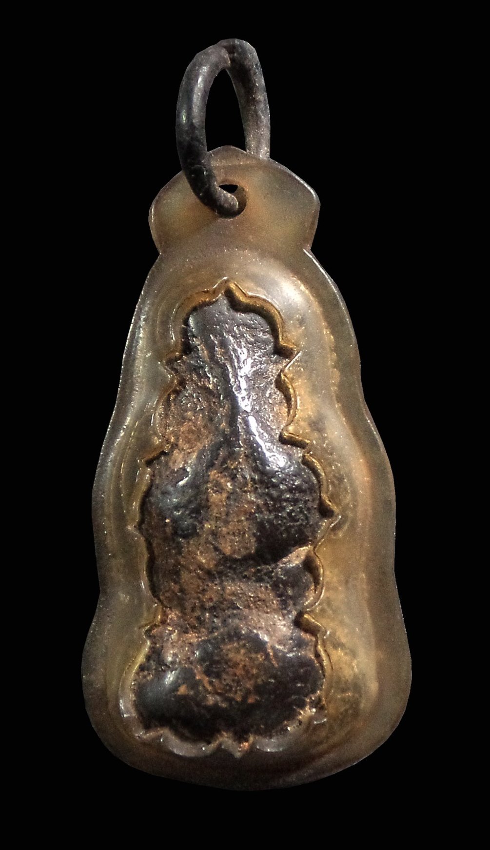 พระปิดตาเนื้อผงคลุกรัก ไม่ทราบที่