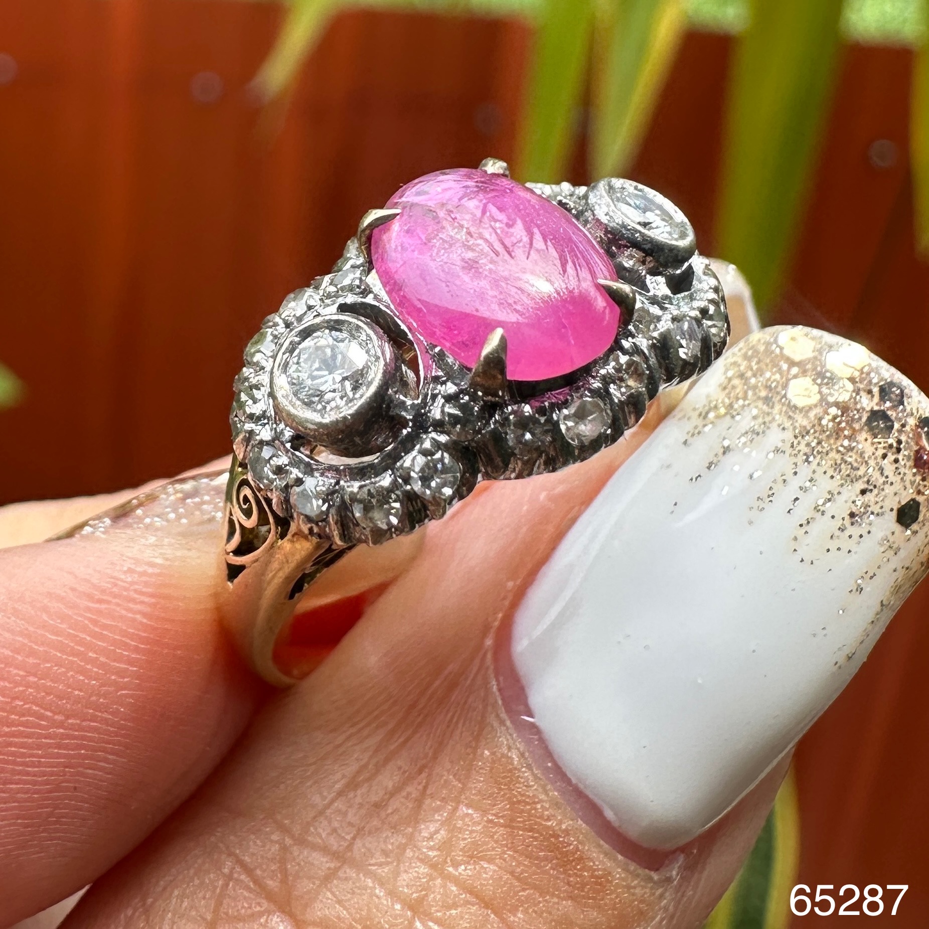 รหัส 65287 แหวน ทับทิม หลังเบี้ย ฝังเพชร 2/0.24 ct ล้อมเพชรกุหลาบ 24/0.12 ct ทองK 2 สี (ทอง39.09%) ขนาด 53 นน.