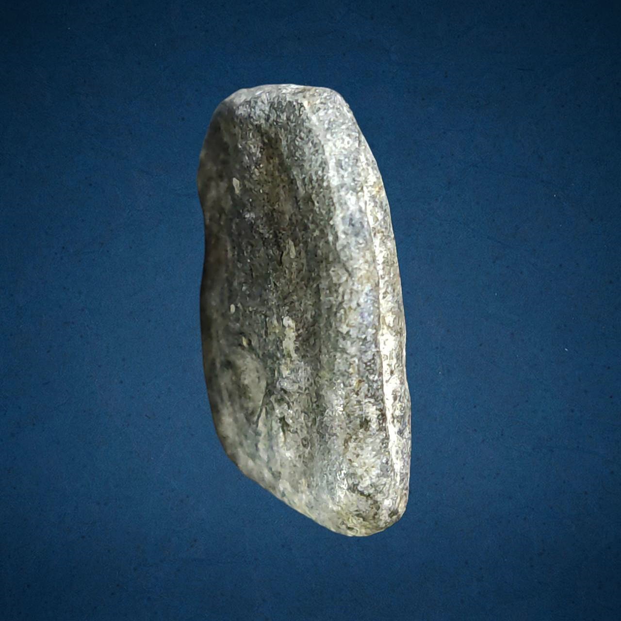 หลวงพ่อปาน วัดบางนมโค ปี พิมพ์ทรงไก่หางพวง เนื้อดิน จ.อยุธยา ปี 2460-2480