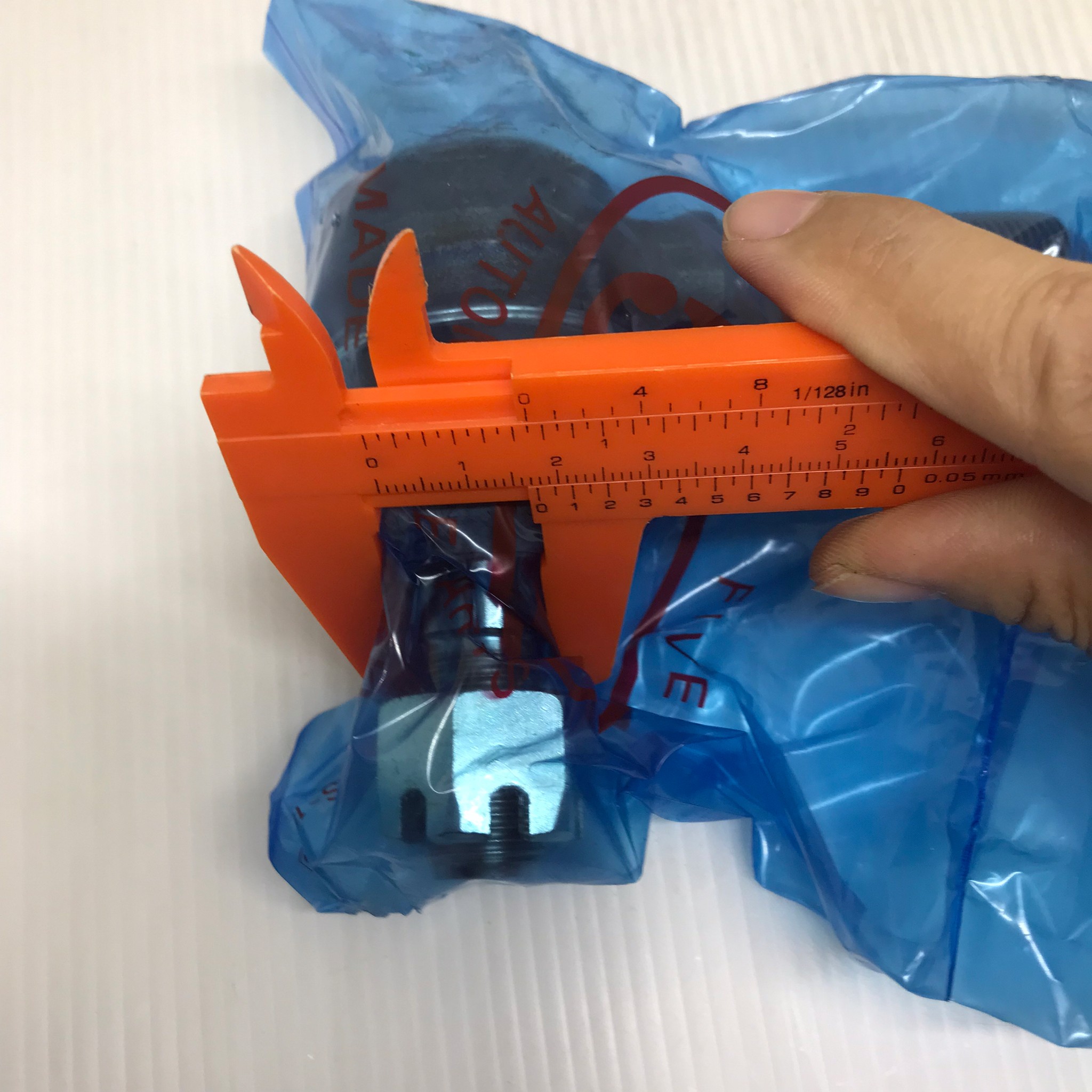 ลูกหมากคันชักสั้น ISUZU NPR120 อีซูซุ เอ็นพีอาร์ 6 ล้อ / เบอร์ SE-5321NR / SE-5321NL / ยี่ห้อ 555 / Three Five (TIE ROD END) 1 คู่ (JAPAN)