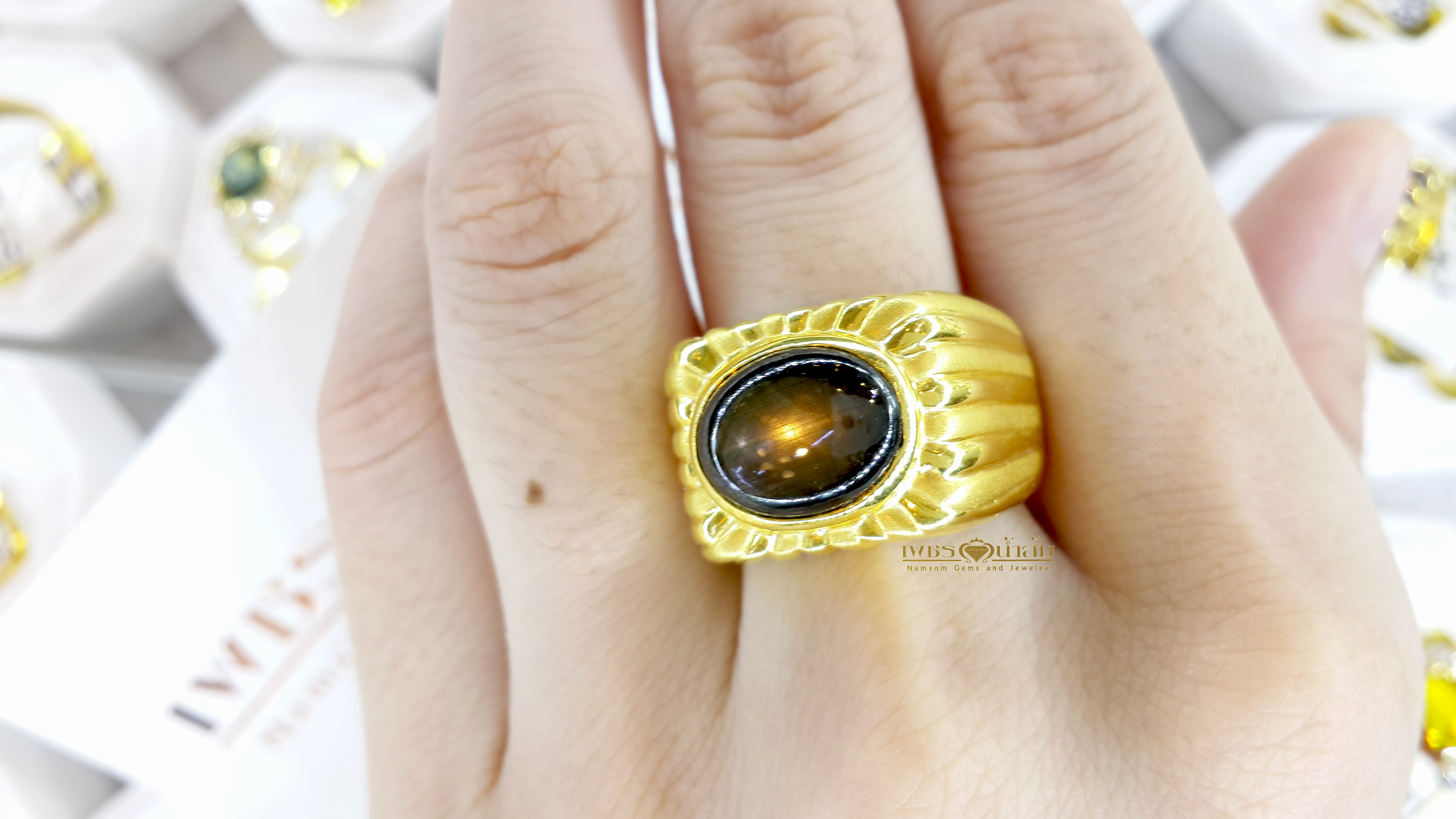 แหวนผู้ชาย แบล็คสตาร์ แซฟไฟร์ (Black Star Sapphire) ขาสีทอง เนื้อสวย ขาชัดสวย