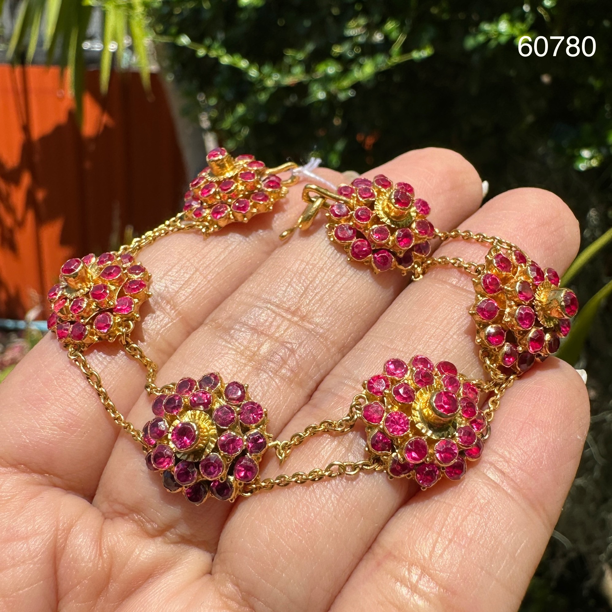 รหัส 60780 สร้อยข้อมือ พลอยแดง กระจุก ดอกพิกุล รอบเส้น ทอง90 งานเก่า หลุดจำนำ สวยมาก นน. 12.26 g