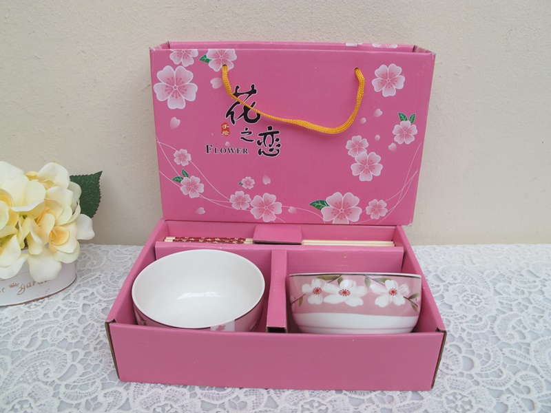 ชาม ตะเกียบ 2 ที่ เพ้นดอกไม้ แพ็คกล่องสวยงาม