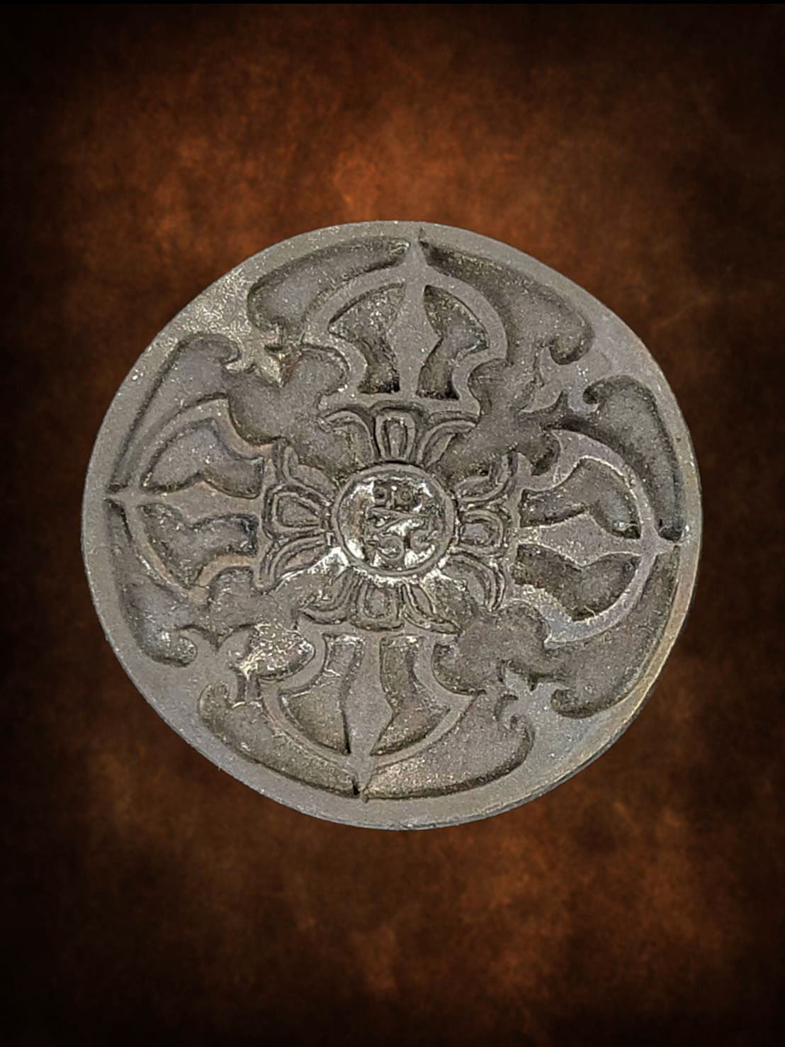 พระมหาโพธิสัตว์กวนอิม (อวโลกิเตศวร) ปรมาภิเษกโดย ปรมาจารย์ อาริยไมตรี