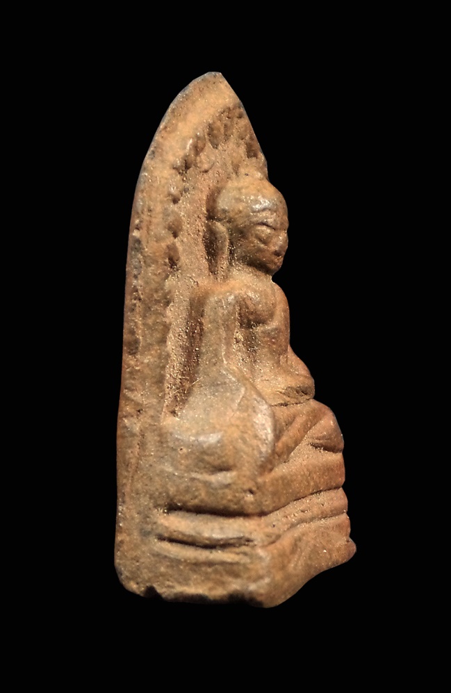 พระรอด เนื้อดิน