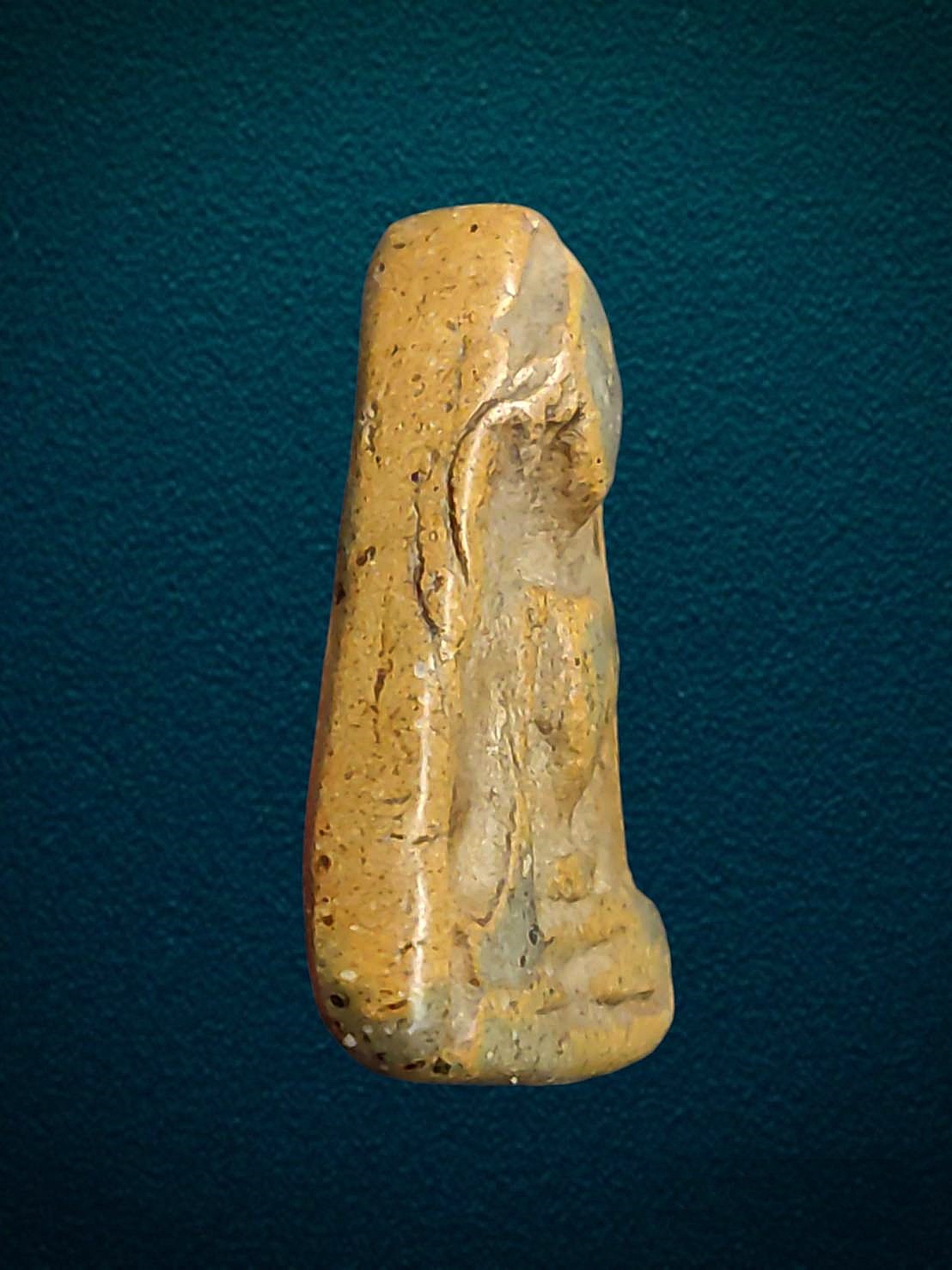 พระผงสุพรรณ วัดพระศรีฯ พิมพ์หน้ากลาง เนื้อดิน จ.สุพรรณบุรี