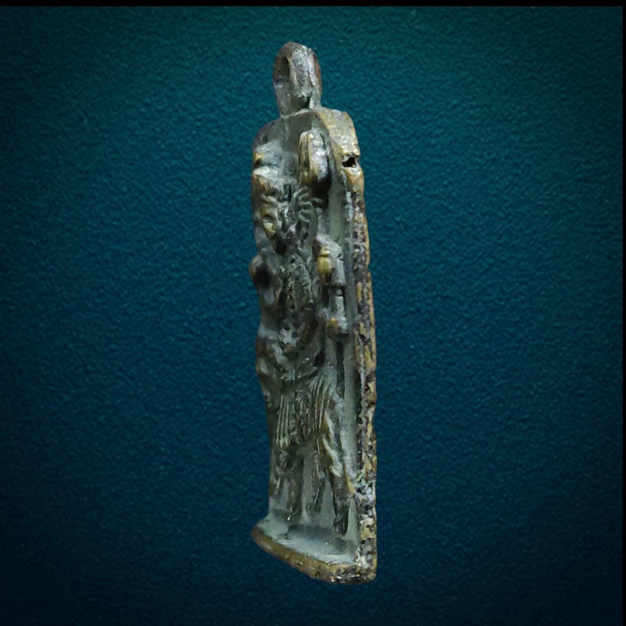 เหรียญหล่อ พระแม่ทุรคา ขี่เสือ หลังโอม เก่ามีอายุ