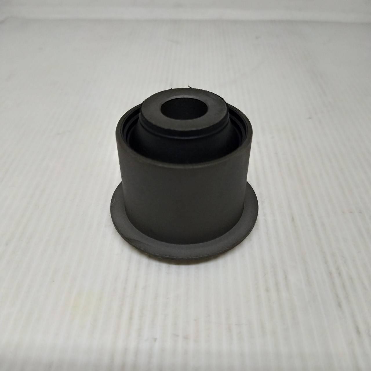 (1ตัว) บู๊ชปีกนก ISUZU D-MAX 2WD ปี 2003-2011 / ALL NEW D-MAX 2WD, 4WD ปี 2012-2019 / RT50 ตัว บน / อีซูซุ ดีแม็ค ออนิว / UPPER / ARM BUSHING ยี่ห้อ RBI / เบอร์ 8-97220043-0 / 8-97364173-0 / 8-97947419-0 / I244702P