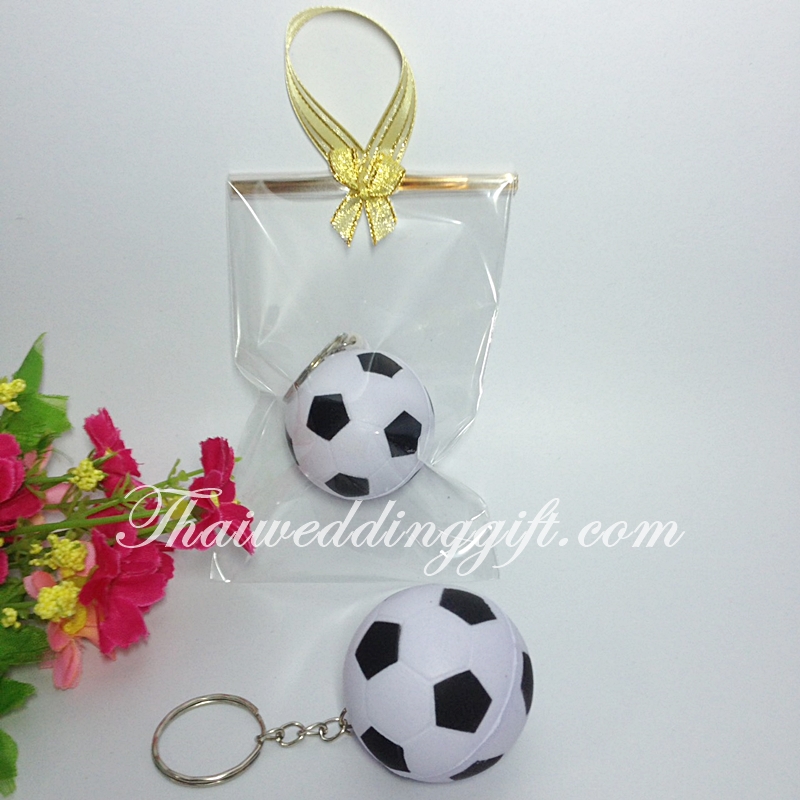 พวงกุญแจยาง ลูกฟุตบอล คละแบบ แพ็คถุงแก้วติดโบว์ พร้อมป้ายชื่อ