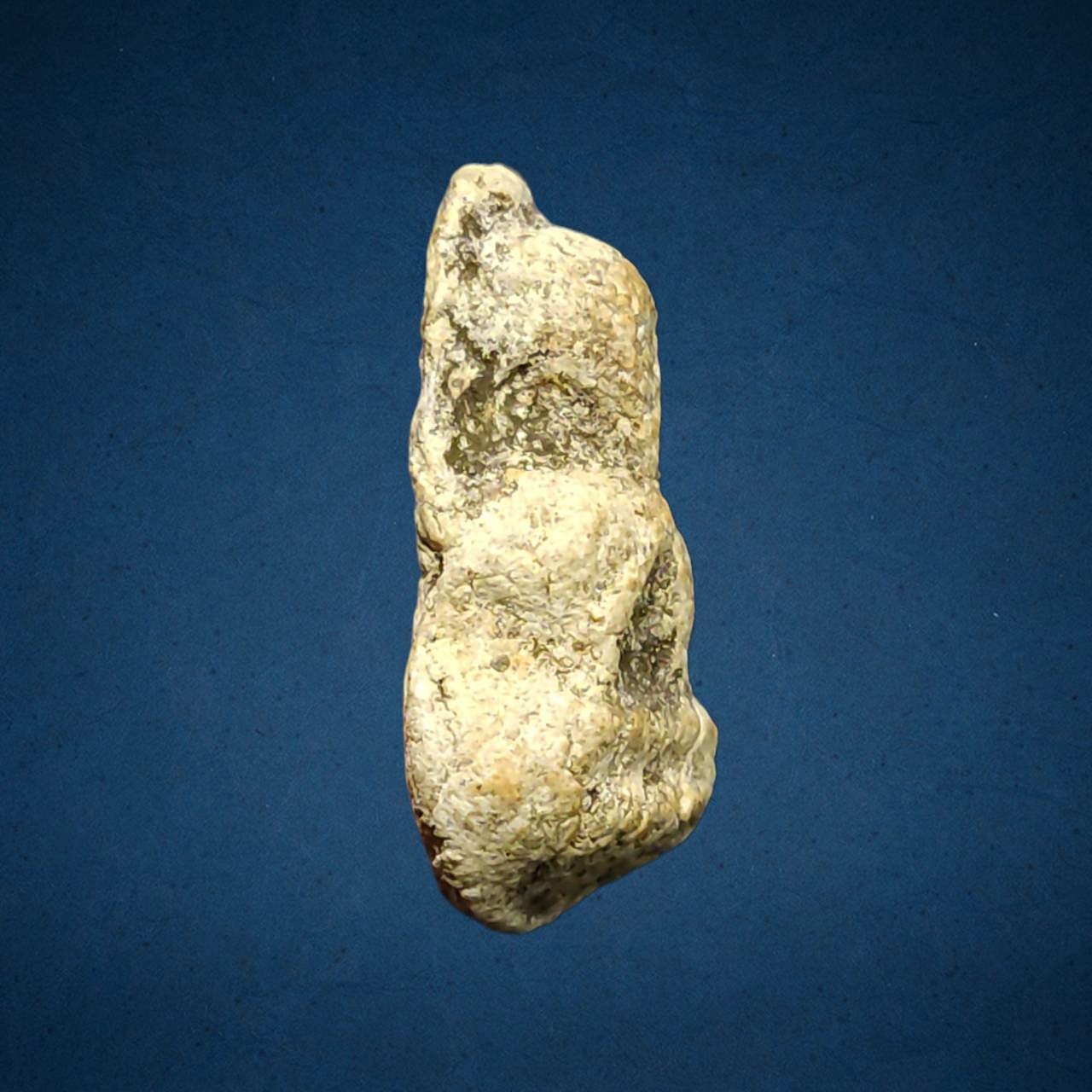 พระปิดตา แข้งซ้อน เนื้อผงเก่า ไม่ทราบที่