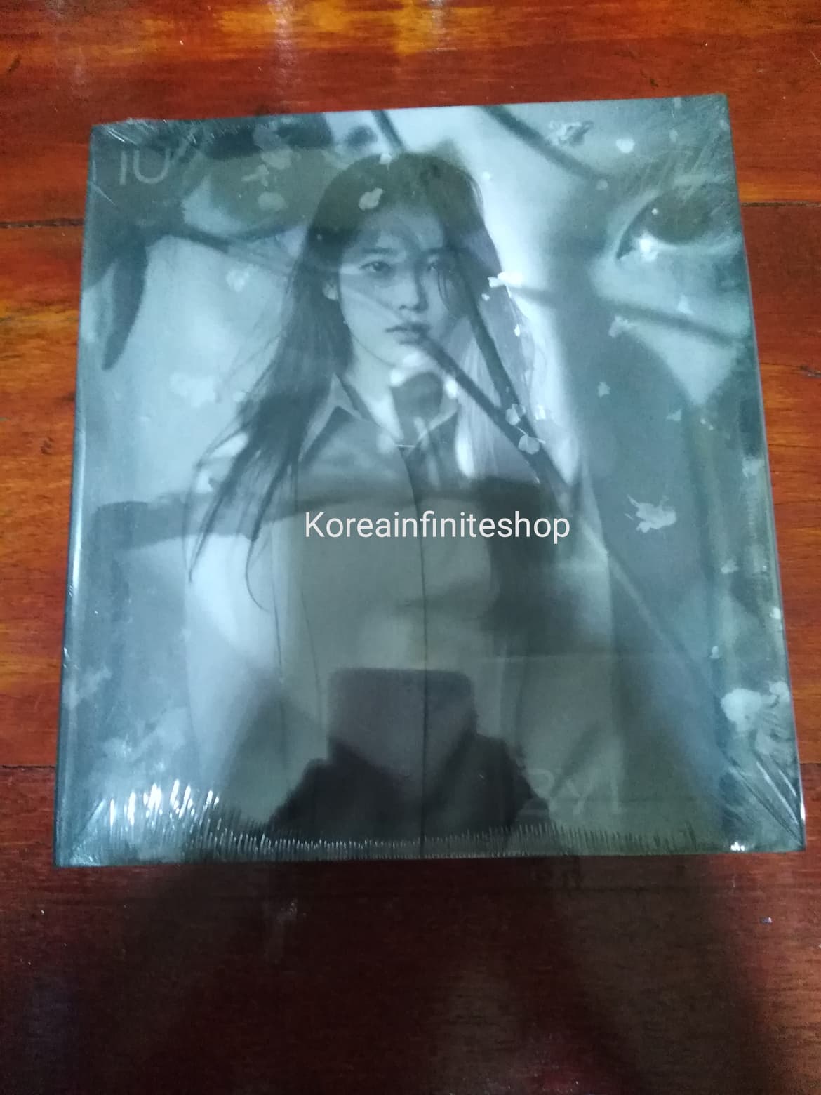 ( พร้อมส่ง ) IU 5th Mini Album LILAC ( Bylac ver ) + Poster