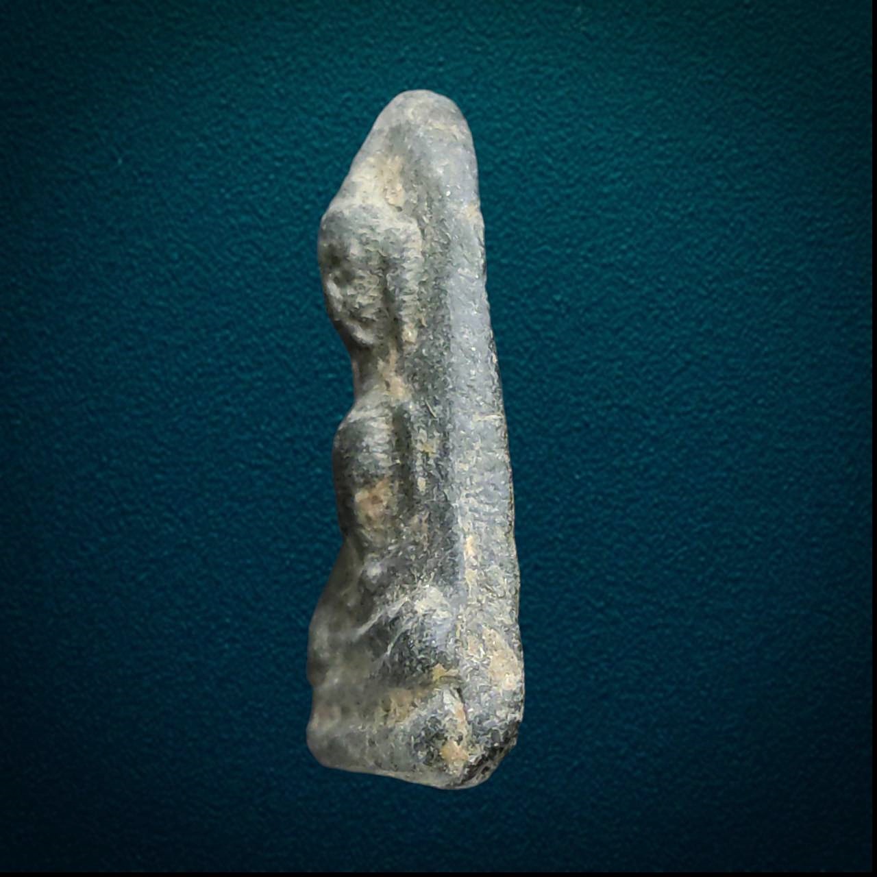 พระผงสุพรรณ พิมพ์หน้าหนุ่ม หลวงตายุทธ วัดพระศรีรัตนฯ จ.สุพรรณบุรี ปี 2525