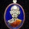 เหรียญไข่ปลา มหาลาภ ยันต์ตรีนสิงเห (ระลึกตำนาน ปี 2526) (หลวงปู่โต๊ะ วัดถ้ำสิงโตทอง จ.ราชบุรี ปี2565) เนื้ออัลปาก้าลงยาน้ำเงิน ขอบแดงเลข 174 กล่องเดิม