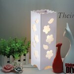 โคมไฟแต่งบ้าน แบบตั้งโต๊ะฉลุลาย FLOWERS สีขาว