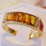 แหวนบุษราคัมเพชรข้างสวยสดุดตา