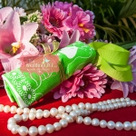 กระเป๋าสปัน คละสีคละลาย ม้วนผูกโบว์พร้อมป้ายชื่อ