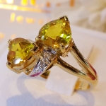 แหวนพลอยบุษราคัม ไขว้รูปหัวใจ 2 ดวง แบบเก่ น่ารัก