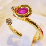 แหวนพลอยทับทิมเม็ดน้ำงาม ดีไซน์โค้งงอจบด้วยเพชร