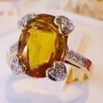 แหวนพลอยบุษราคัม เม็ดใหญ่ ประดับด้วยเพชร