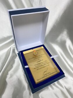 กล่องใส่โล่บุกำมะหยี่สีน้ำเงิน 001