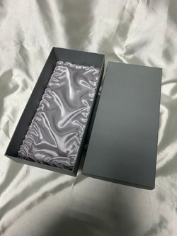 กล่องจับจีบสีเทา