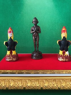 ไก่ปูนปั้นถวายตาไข่ตั้งหิ้งที่บ้าน งานแฮนด์เมด