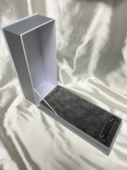 กล่องบุกำมะหยี่สีดำ