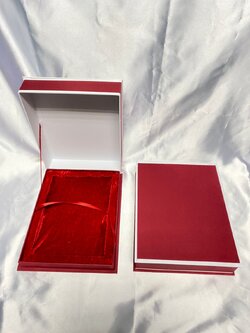 กล่องบุกำมะหยี่สีแดง001