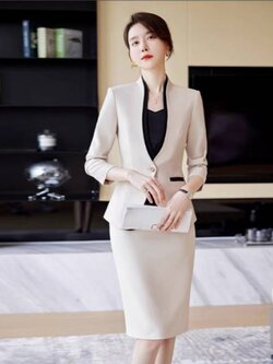 ชุดสูทกระโปรงสีครีม สีดำ ชุดต้อนรับ ชุดคลินิกความงาม เรียบหรู