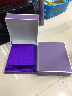 กล่องบุกำมะหยี่สีม่วง