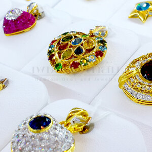 จึ้เพชรแท้ และ พลอยแท้