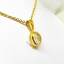 จี้พลอยWhite Zircon จาก New South Wales, Australia เจียรทรงคาบาชอนให้เห็นเหลือบ ฝังหุ้มด้วยทองแท้ เรียบง่ายน่ารัก