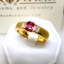 แหวนพลอยทับทิม Ruby สีสดเจียรเหลี่ยม Asscher ประดับตกแต่งด้วยเพชรแท้ที่ขอบข้าง บนตัวเรือนทองแท้ทั้งตัวเรือน