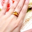 แหวนบุษราคัม Yellow Sapphire ทรงไข้ว ประดับตกแต่งด้วยเพชรแท้ ทำเป็นลายแฉก ฝังเหลี่ยมเพิ่มลูกเล่น บนตัวเรือนองแท้ทั้งตัวเรือน