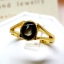 แหวนพลอย Black Star Sapphire ฝังหุ้มเรียบไร้หนาม บนตัวเรือนทองแท้ทั้งตัวเรือน