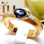 แหวนพลอยไพลิน Blue Sapphire สีสดเนื้องาม ประดับตกแต่งด้วยเพชรแท้บ่าข้างเจียรเหลี่ยมแบเก็ต Baguette บนตัวเรือนทองแท้ทั้งตัวเรือน