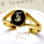 แหวนพลอย Black Star Sapphire ฝังหุ้มเรียบไร้หนาม บนตัวเรือนทองแท้ทั้งตัวเรือน