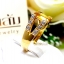 แหวนบุษราคัม Yellow Sapphire ทรงไข้ว ประดับตกแต่งด้วยเพชรแท้ ทำเป็นลายแฉก ฝังเหลี่ยมเพิ่มลูกเล่น บนตัวเรือนองแท้ทั้งตัวเรือน