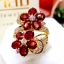 แหวนทับทิม Ruby สีแดงสด เรียงร้อยเป็นทรงดอกไม้ อ่อนหวาน ประดับฝังด้วยเพชรแท้น้ำงาม บนตัวเรือนทองแท้ทั้งตัวเรือน